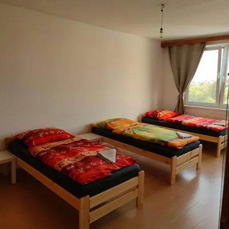 Fast Close By Centrum 레비체